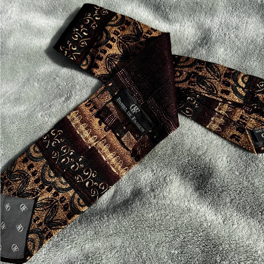 Tie DANIEL DE FASSON 100% Silk Handmade Designer EXCELLENT CONDITION - Picture 5 of 7